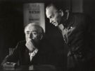 Jan Kreczmar (Dyrektor Teatru), Henryk Borowski (Woźny)<br/> fot. Edward Hartwig