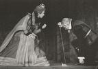 Halina Mikołajska (Elżbieta, królowa Anglii), Jan Kreczmar (George Talbot, hrabia Shrewsbury)<br/> fot. Edward Hartwig