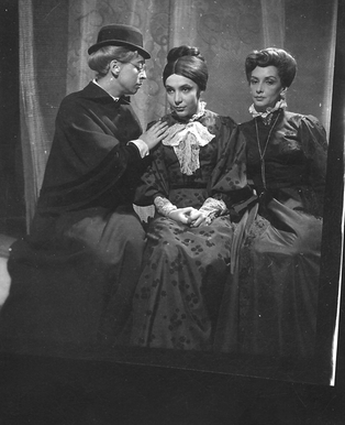 Halina Mikołajska (Olga), Marta Lipińska (Irina), Zofia Mrozowska (Masza)<br/> fot. Edward Hartwig